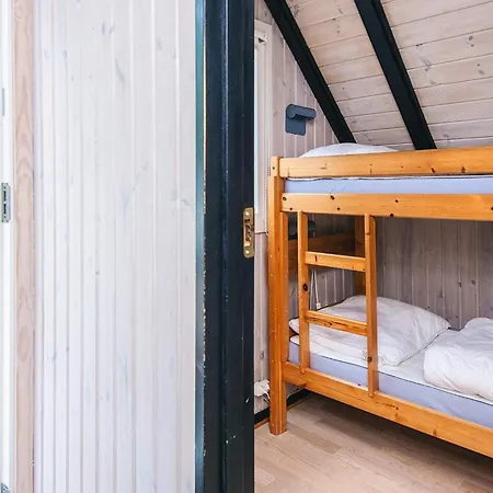 8 Person In Romo-by Traum * Kongsmark