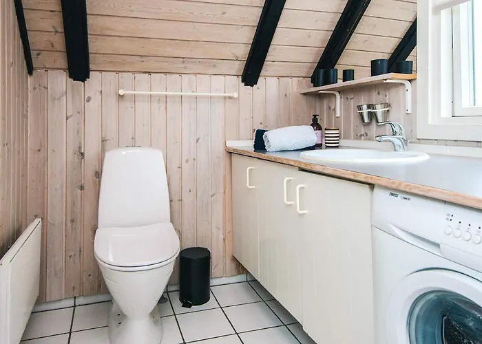 8 Person In Romo-by Traum *