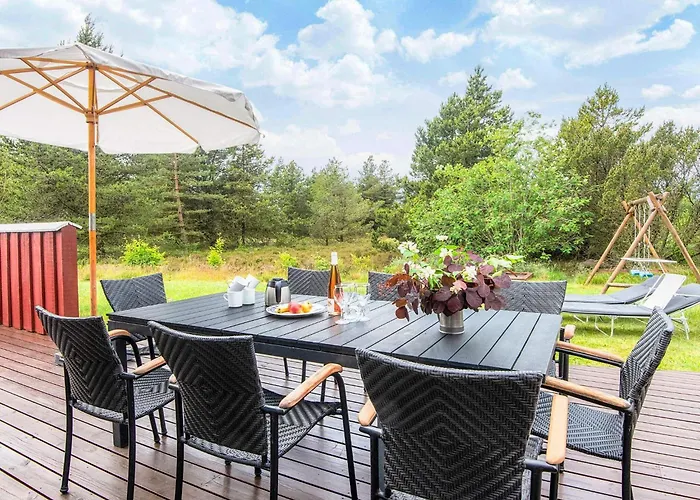 8 Person In Romo-by Traum *